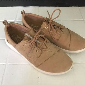 Toms sneakers